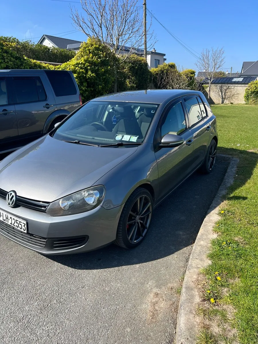 2009 Volkswagen Golf - Image 2