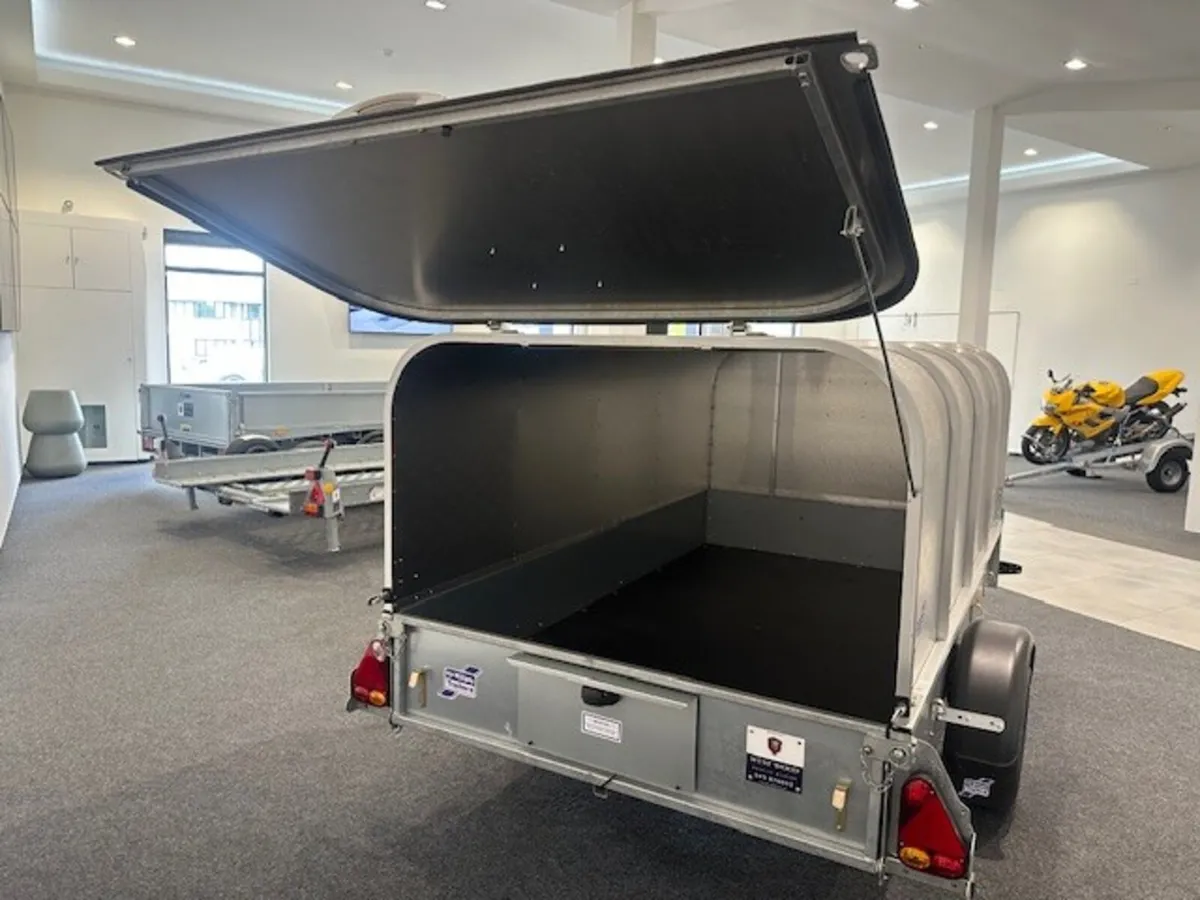 A002 New P8e 8'2 x 4'9'' Unbraked Ifor Williams - Image 3