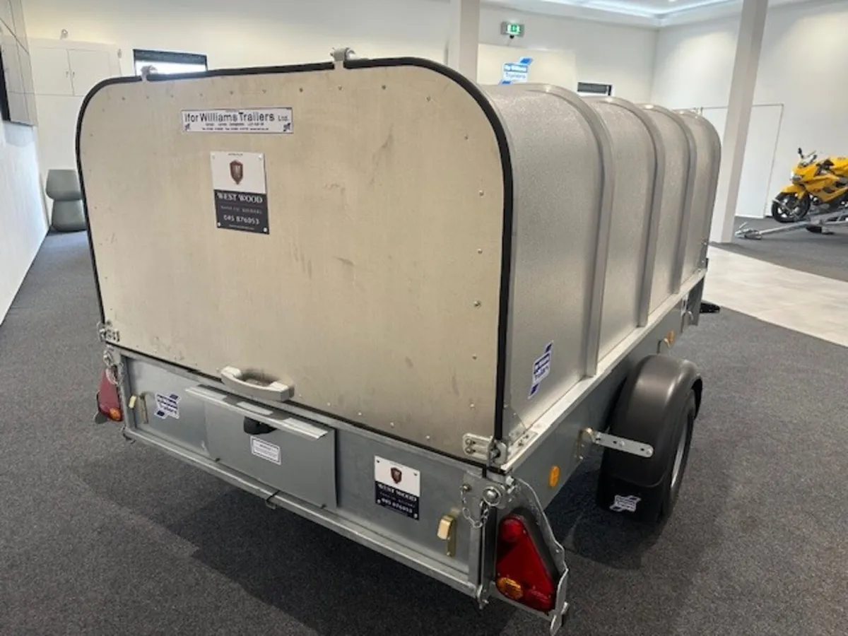 A002 New P8e 8'2 x 4'9'' Unbraked Ifor Williams - Image 2