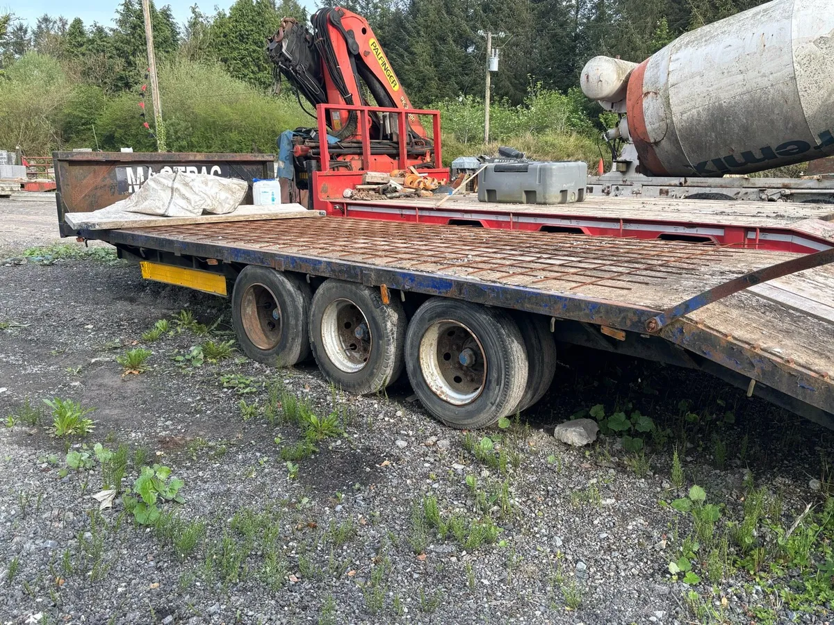 Tri axle low loader - Image 1