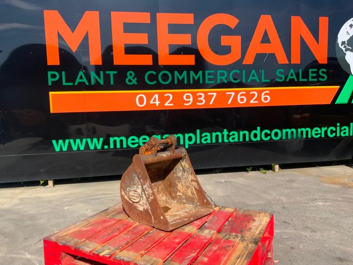 18" STRICKLAND  BUCKET....30mm PINS.......629-18. - Image 1