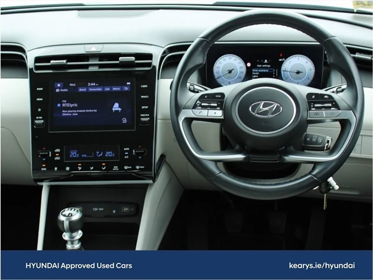 Hyundai Tucson 2WD Executive w.2 Tone Roof - Image 4
