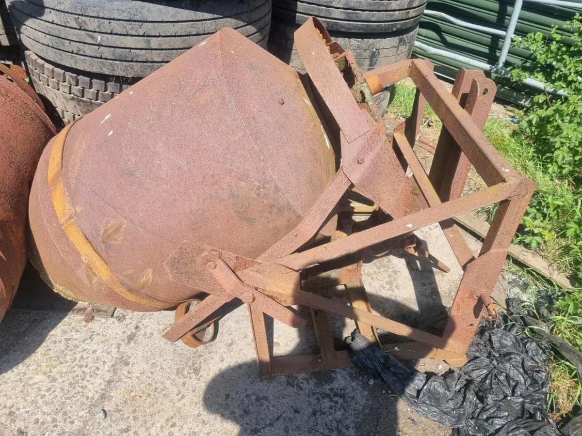 Tractor cement mixers - Image 4