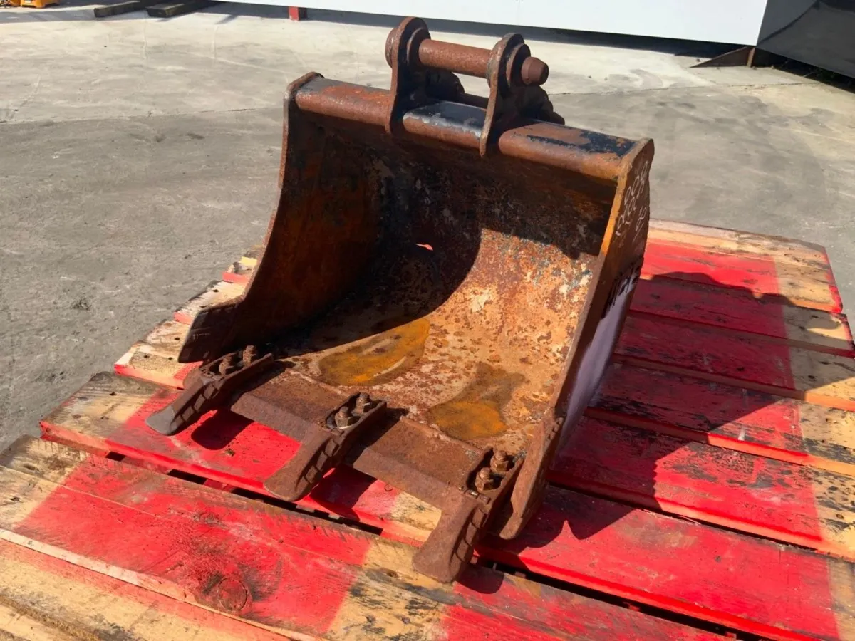 18" JCB DIGGING BUCKET.......30mm PINS........624 - Image 4