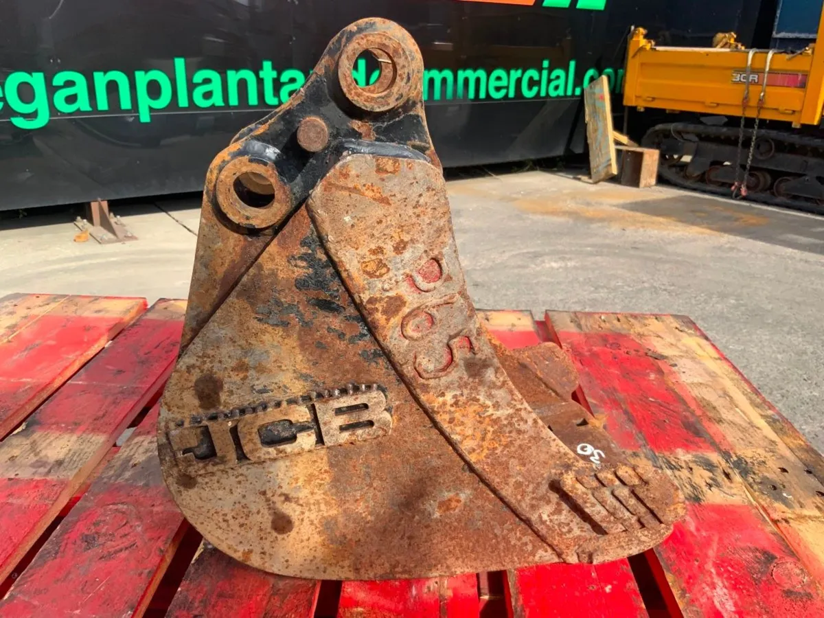 9" JCB DIGGING BUCKET.....30mm PINS........629-9. - Image 2