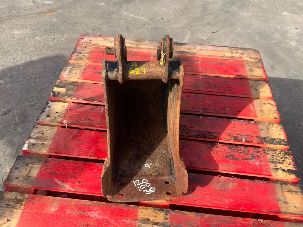 9" JCB DIGGING BUCKET.....30mm PINS........629-9. - Image 4