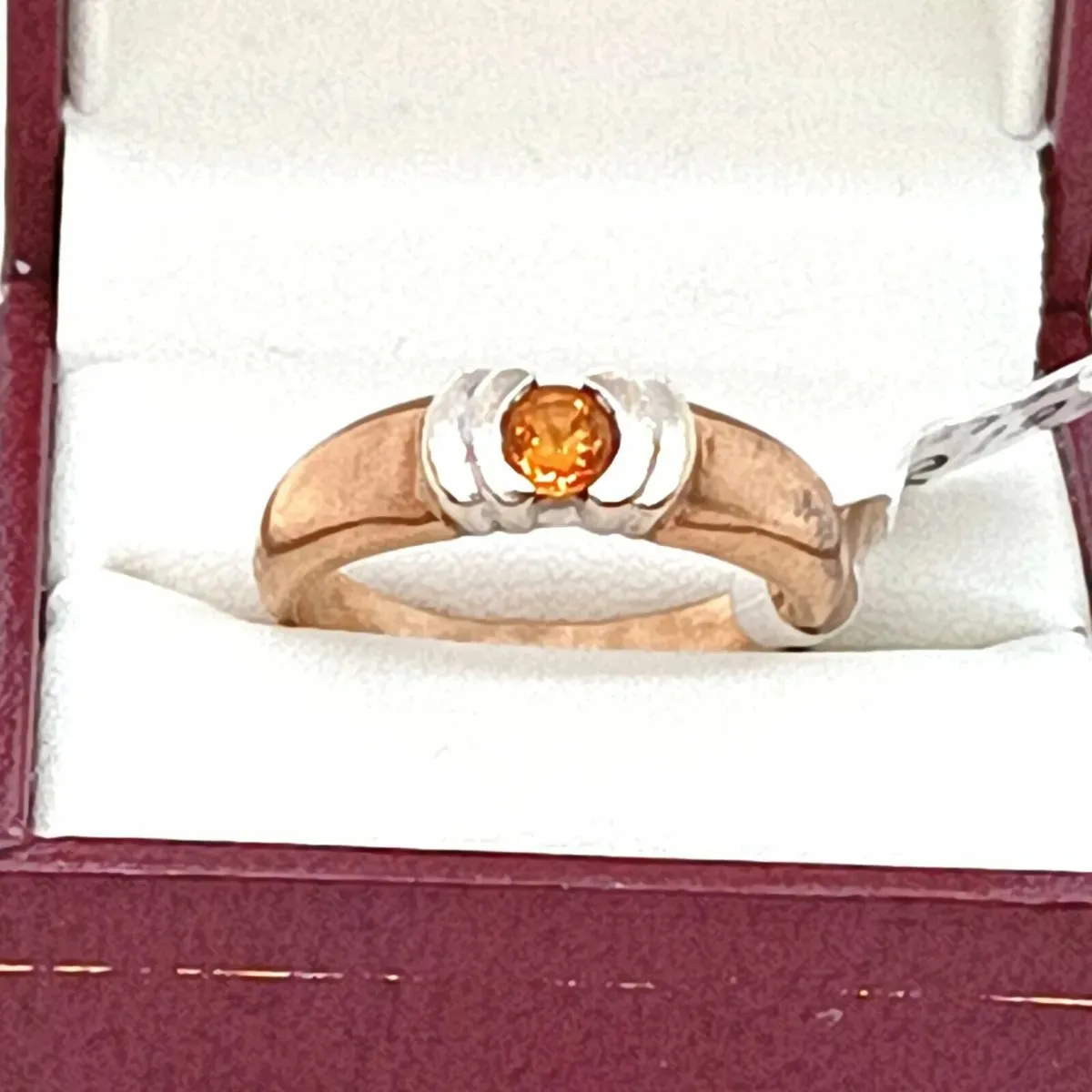 9k Yellow Gold Vintage Ring with Orange Stone - Image 3