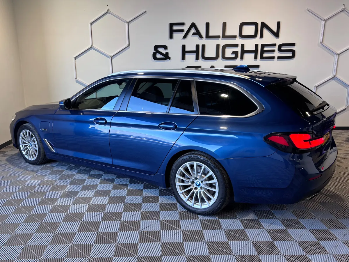 BMW 5 SERIES 530E ESTATE  292BHP CREAM LEATHER - Image 3