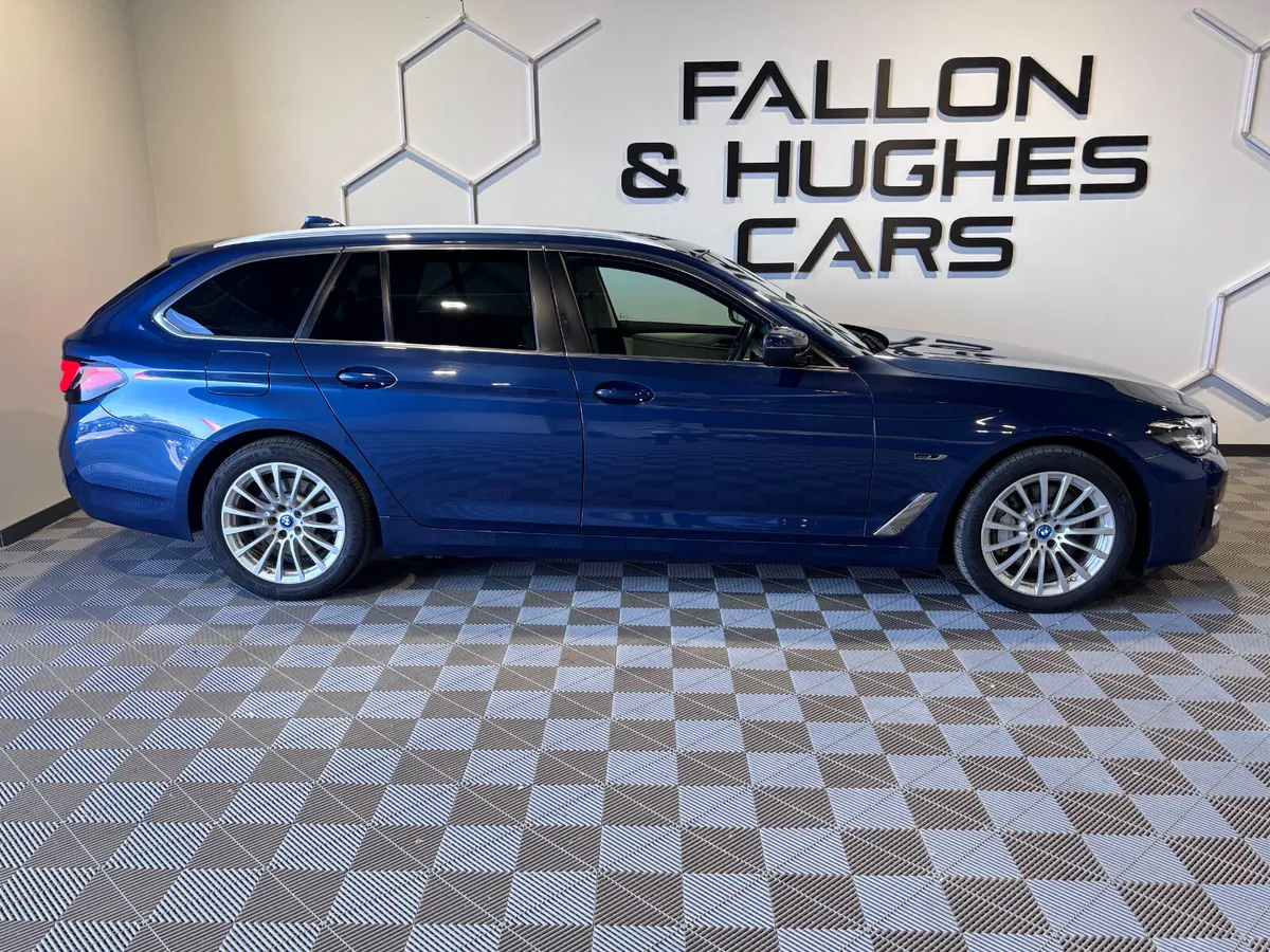 BMW 5 SERIES 530E ESTATE  292BHP CREAM LEATHER - Image 4