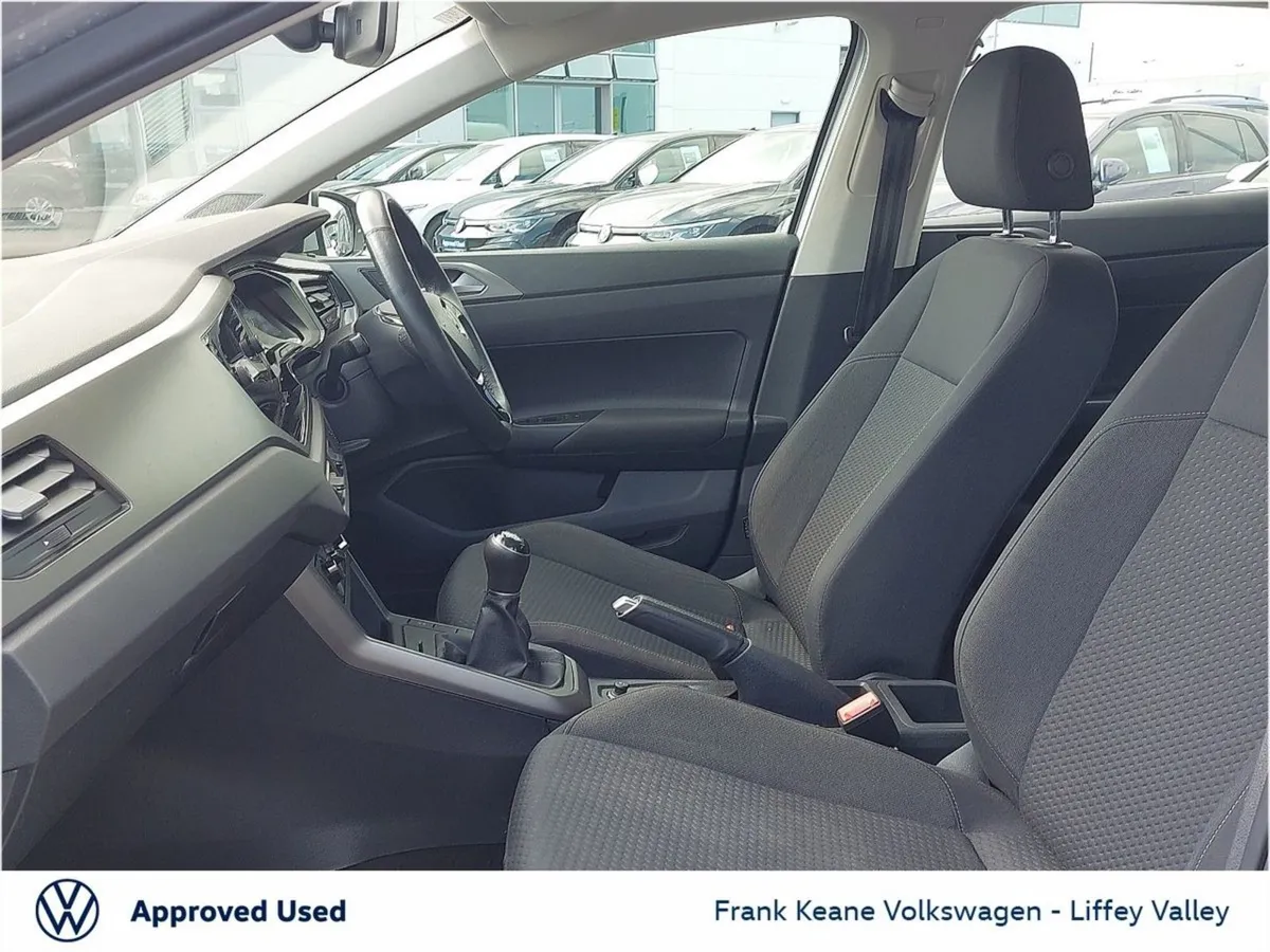 Volkswagen Polo Comfortline 1.0tsi 80bhp  parking - Image 4