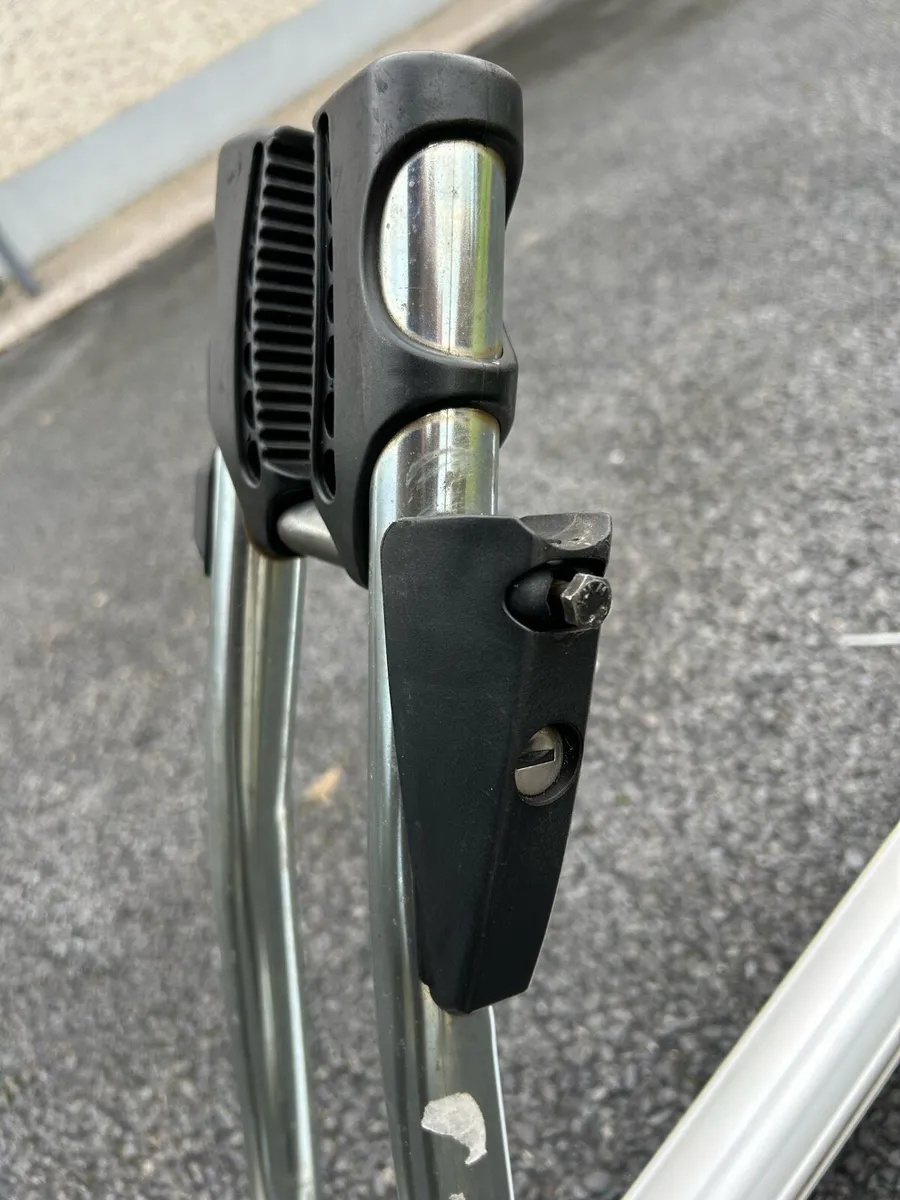 1 car roof bike carrier - Image 4