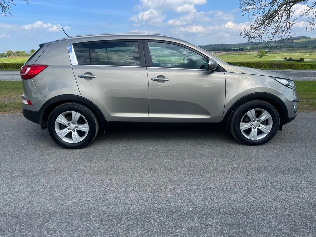 Kia Sportage 2012  EX HUGE SPEC - Image 2