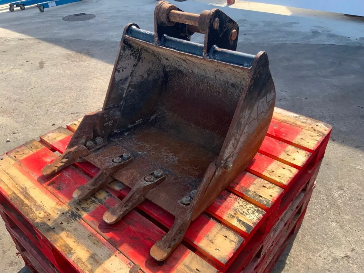 24" JCB 3CX DIGGING BUCKET.....45mm PINS......594 - Image 3