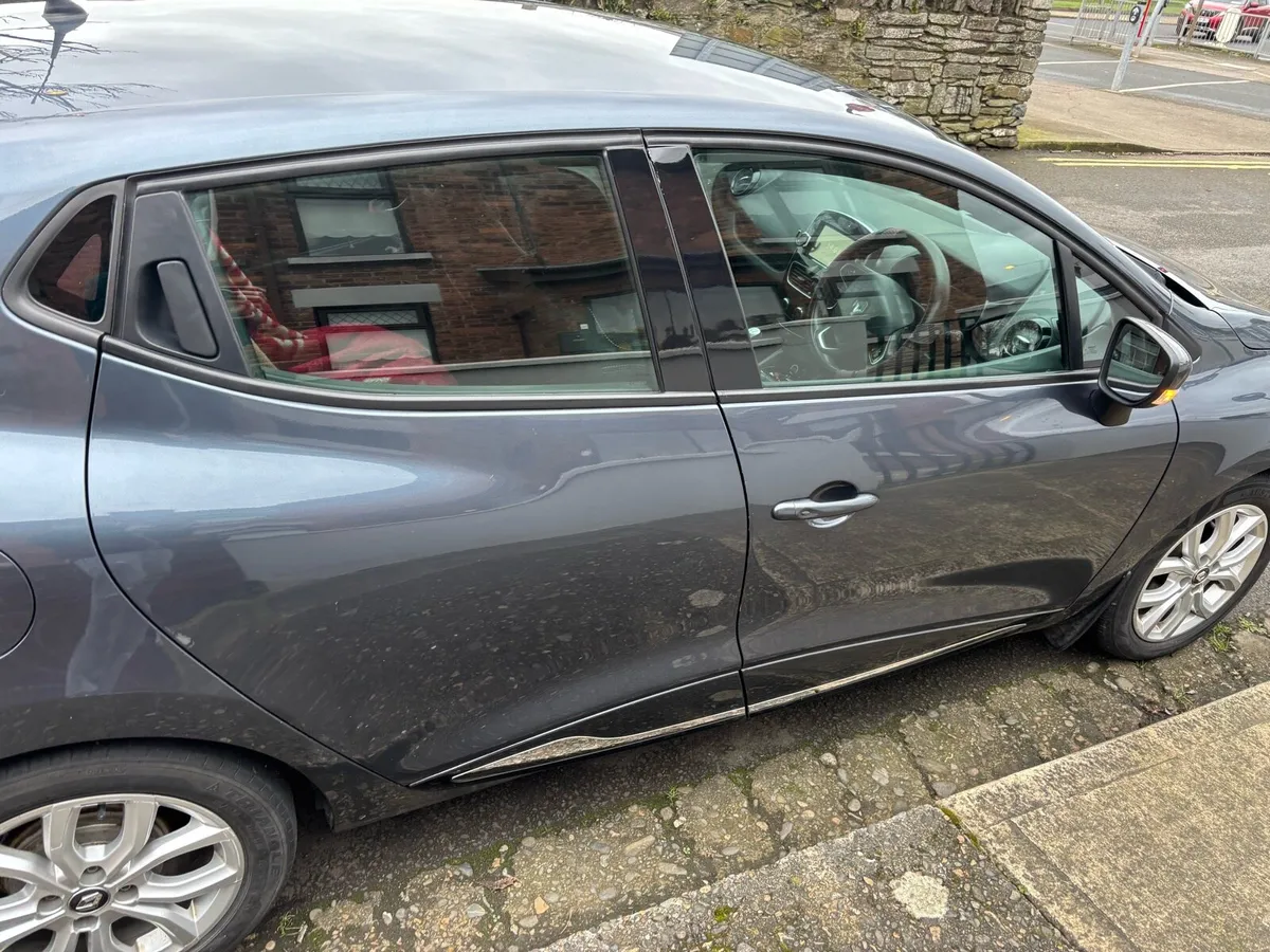 Renault Clio - Image 2