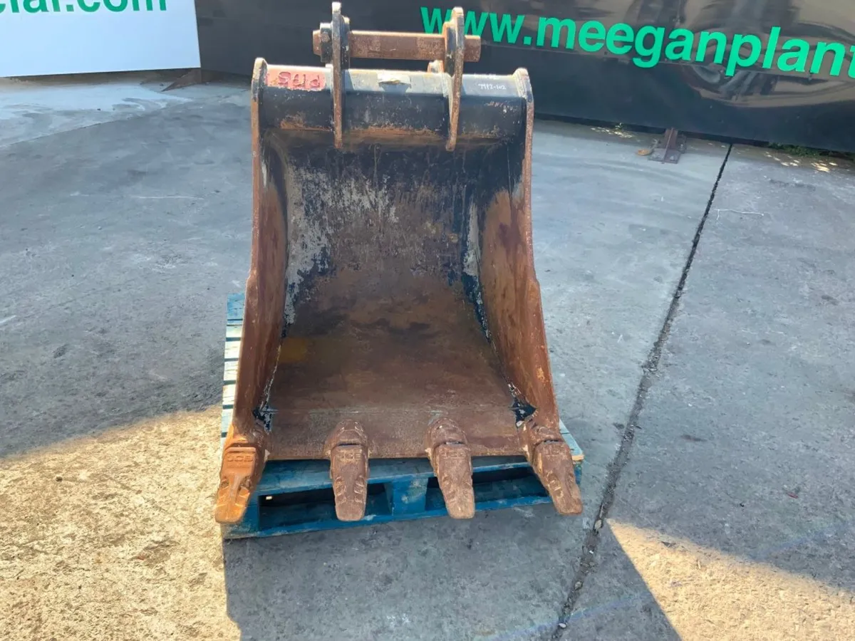 36" JCB DIGGING BUCKET.....65mm PINS.......382v. - Image 2