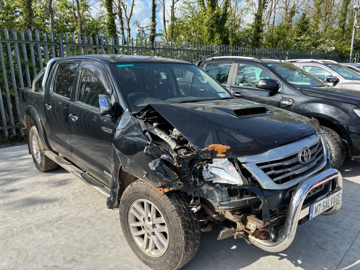 12 Hilux 3.0 D4D Invicible 140k Miles Starting - Image 2