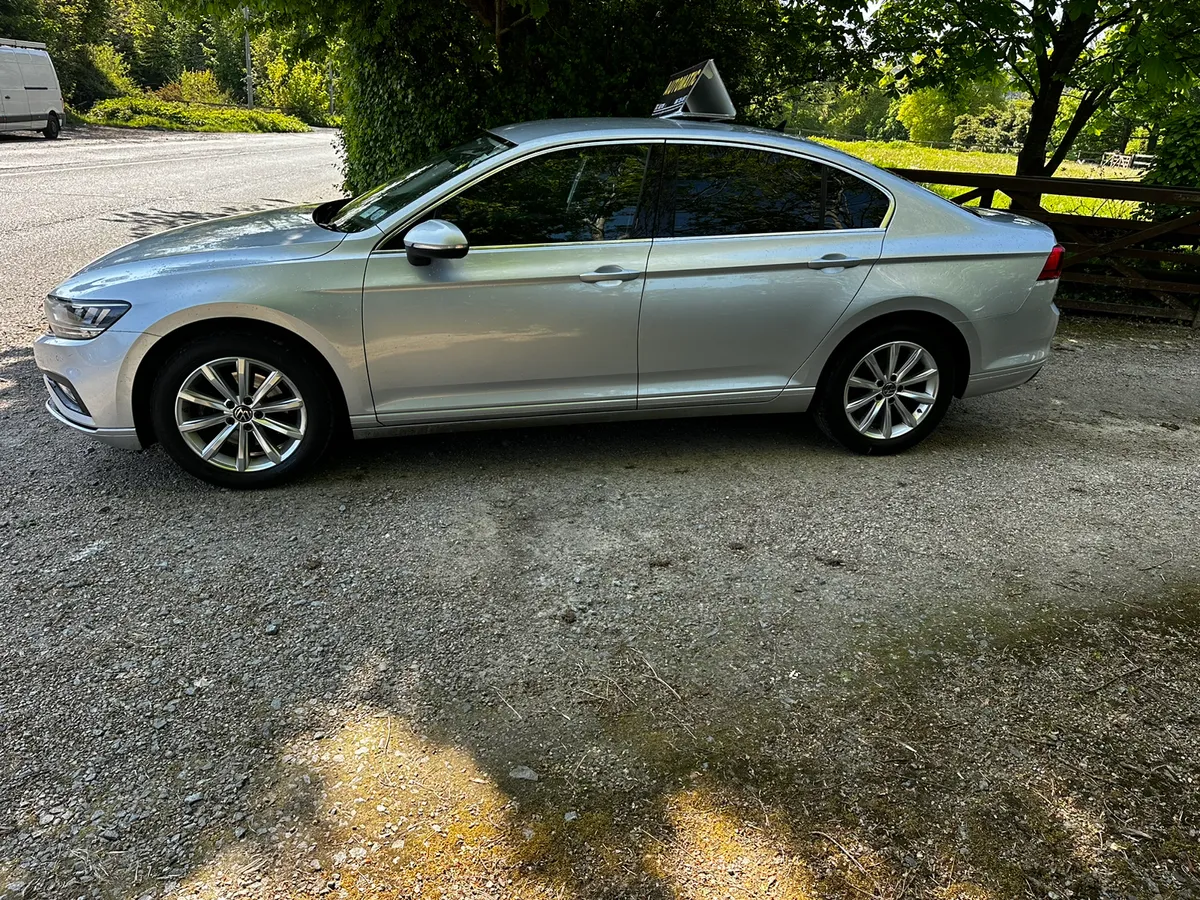 211 VOLKSWAGEN PASSAT 2.0 TDI - Image 1