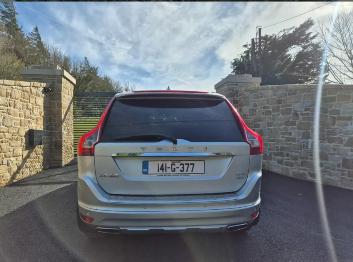 2014 VOLVO XC60 2.4 LUXURY - Image 2