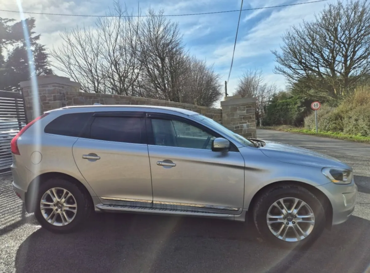 2014 VOLVO XC60 2.4 LUXURY - Image 3