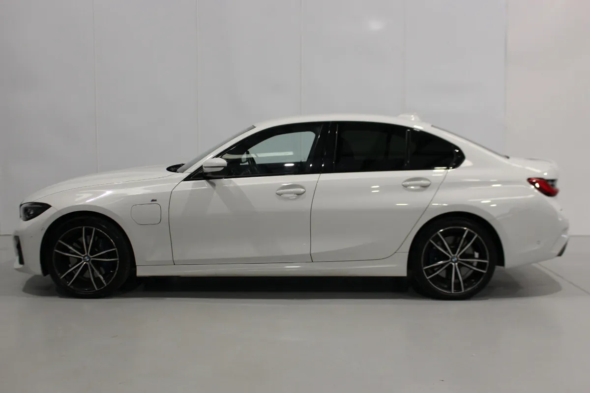 2021 BMW 3-Series 330E M Sport - High Spec - Image 4