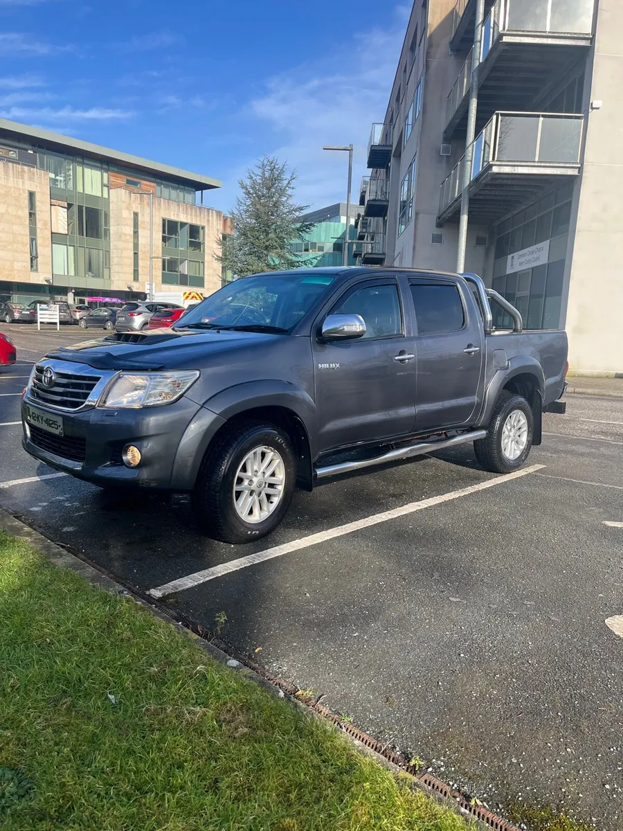 Toyota Hilux Invincible Auto - Image 1