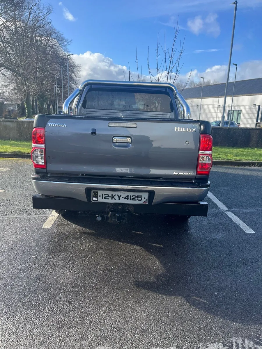 Toyota Hilux Invincible Auto - Image 4