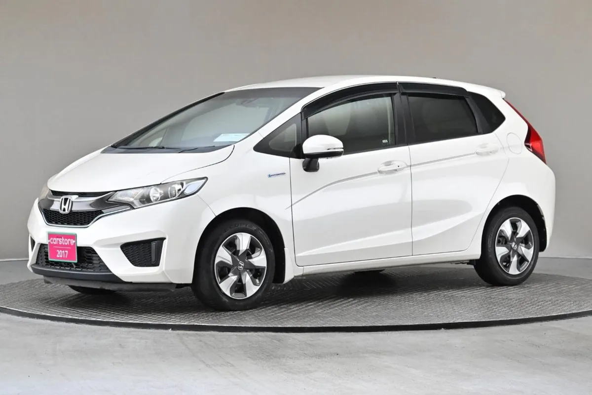 Honda Fit 1.5 Hybrid  half Leather reverse Cam pr - Image 4