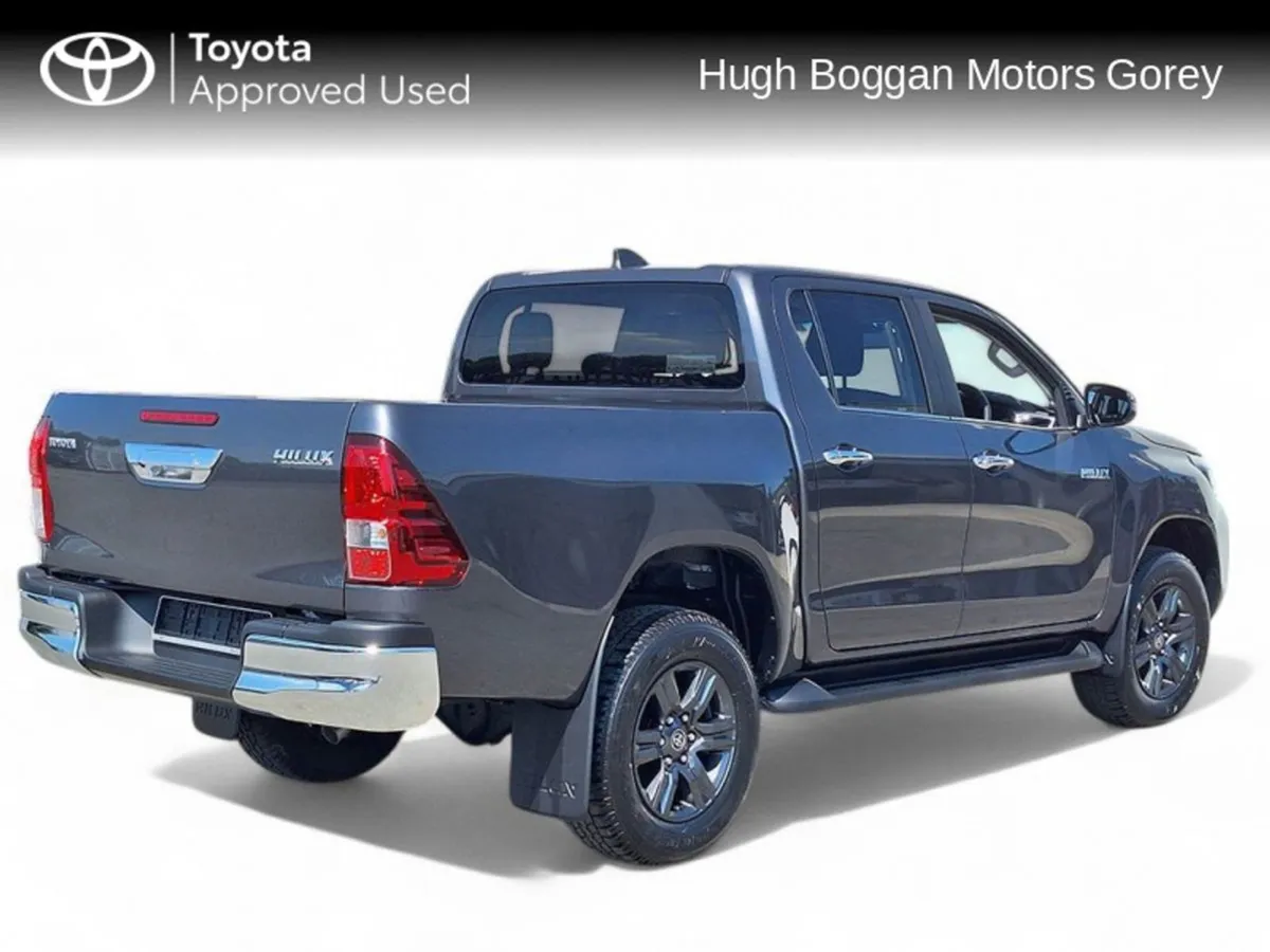 Toyota HiLux 2.8 SR5 Manual - Image 2
