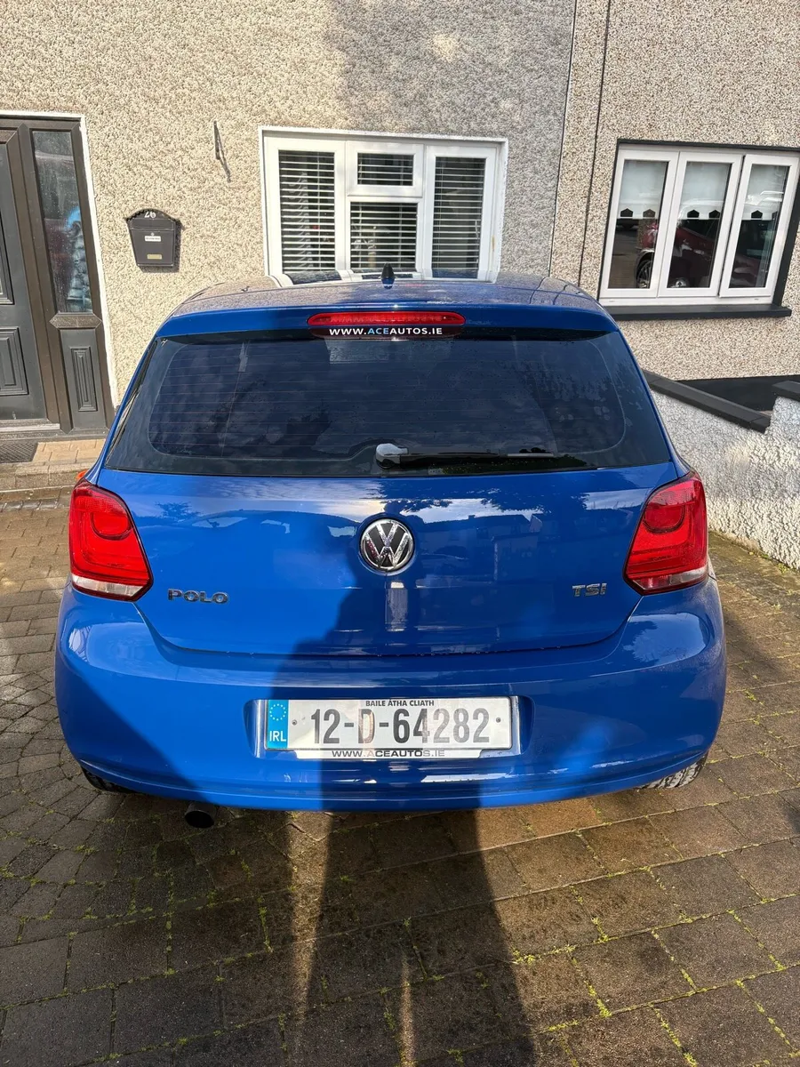 12 VOLKSWAGEN POLO (AUTOMATIC) - Image 4