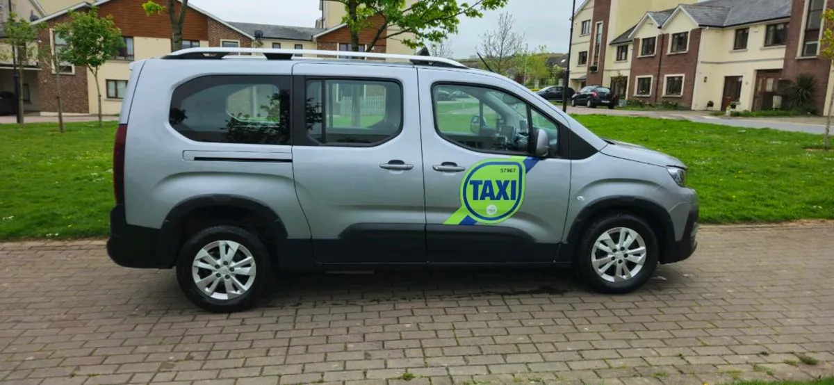 WHEELCHAIR ACCESSIBLE TAXI PEUGEOT RIFTER 2021 - Image 4