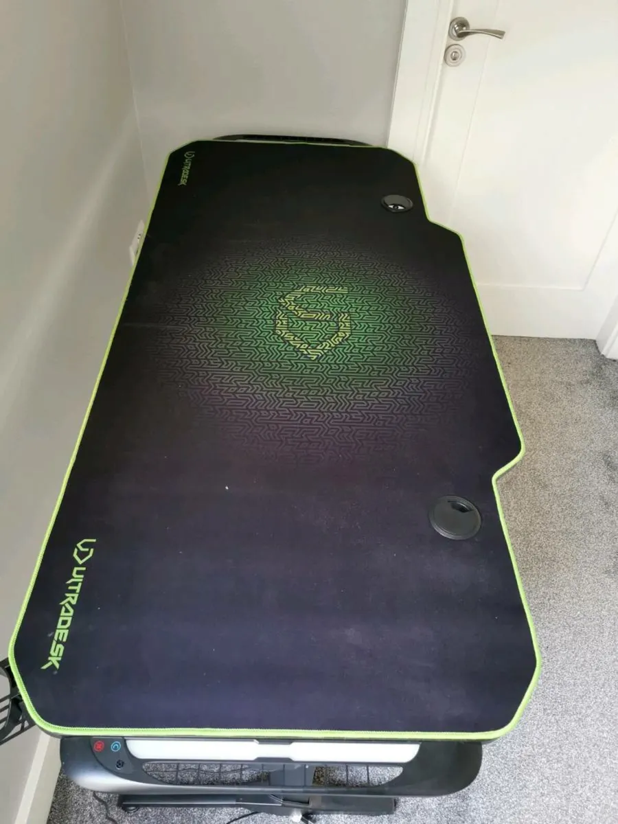 Ultradesk Gaming desk - Image 1