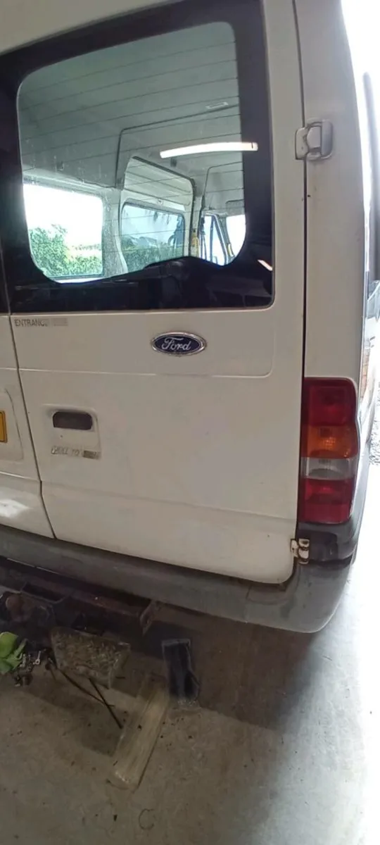 Transit van - Image 4