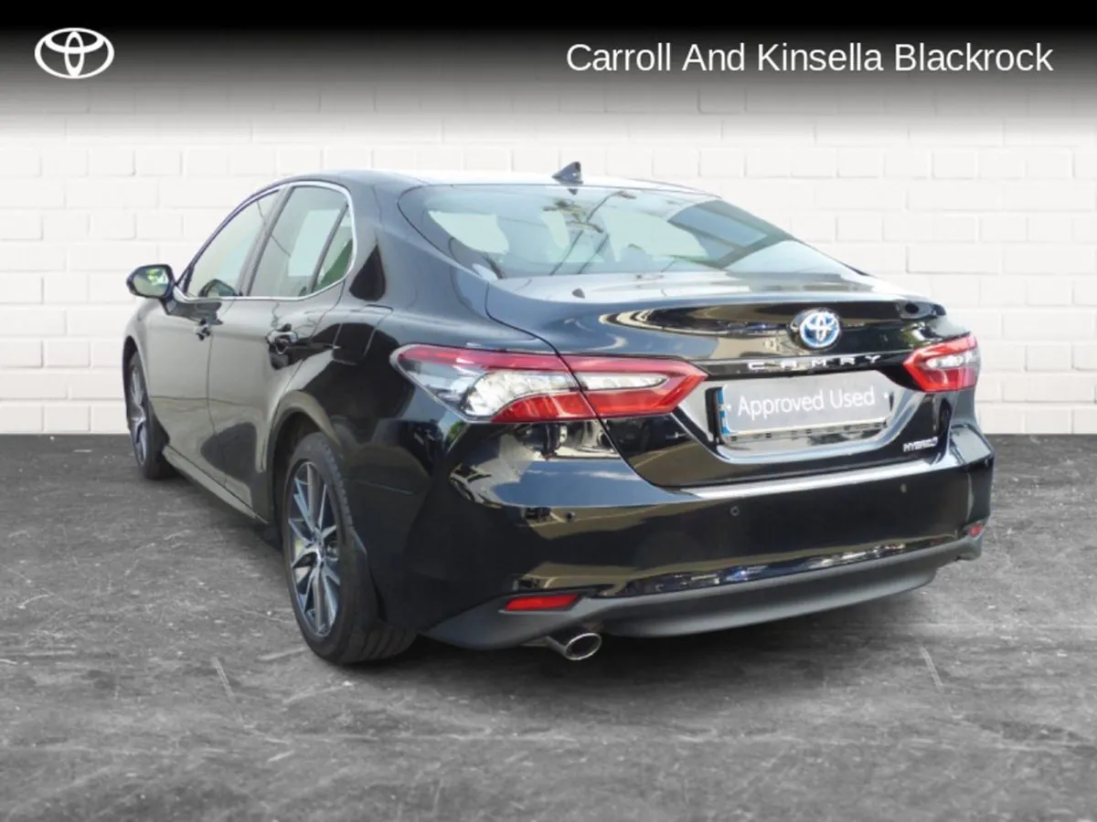 Toyota Camry Hybrid Platinum - Image 2