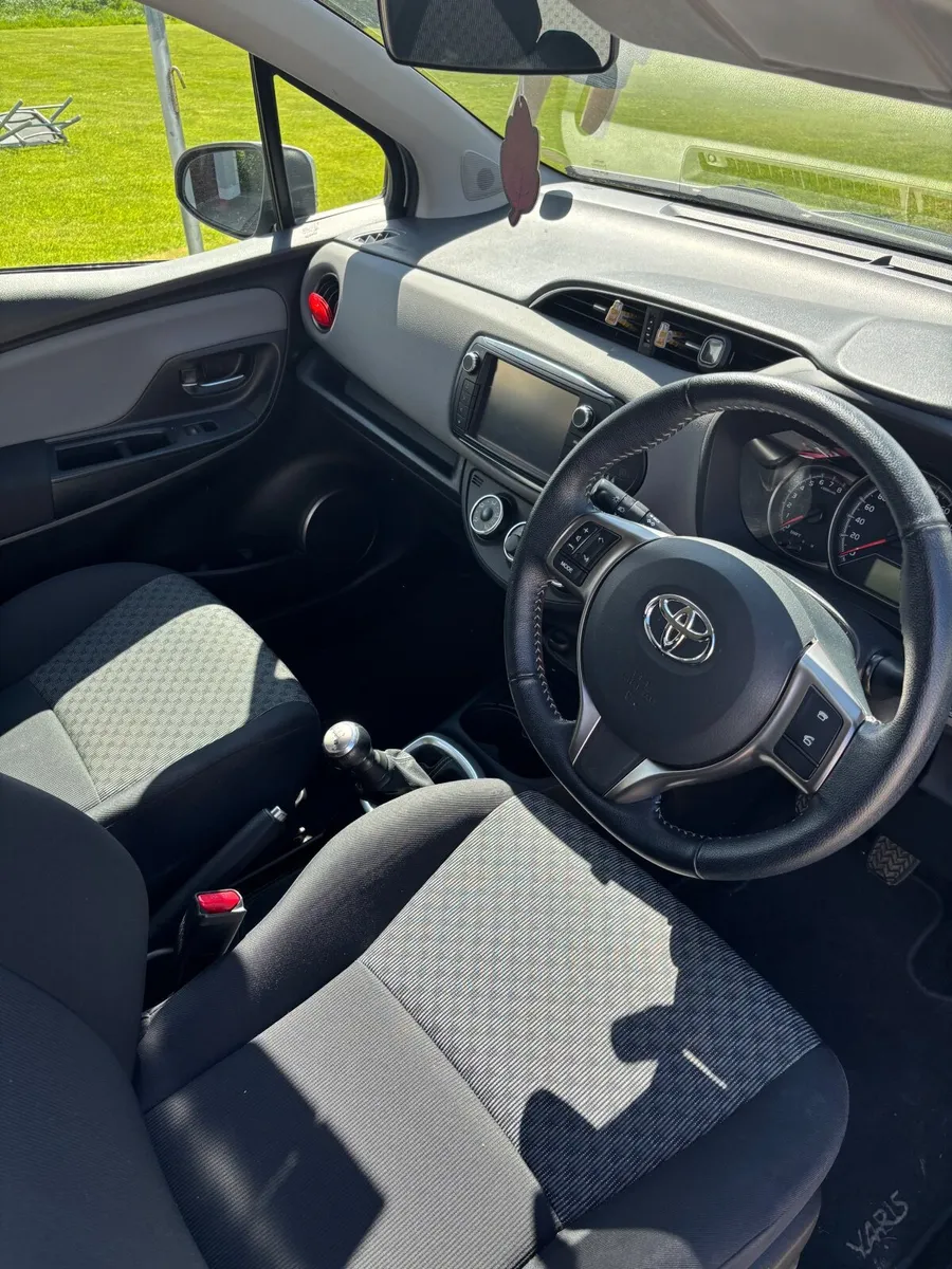 Toyota Yaris 2015 - Image 4