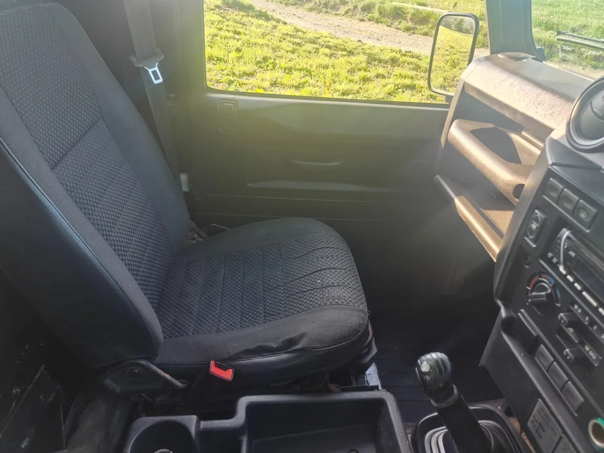 Land Rover Defender 2009 - Image 2