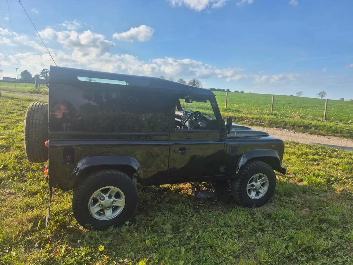 Land Rover Defender 2009 - Image 1
