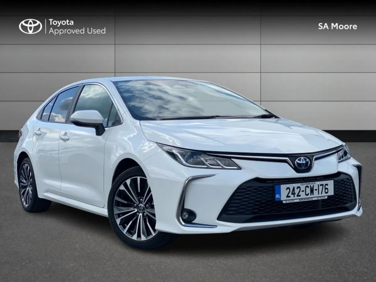 Toyota Corolla Luna Sport Saloon - Image 1
