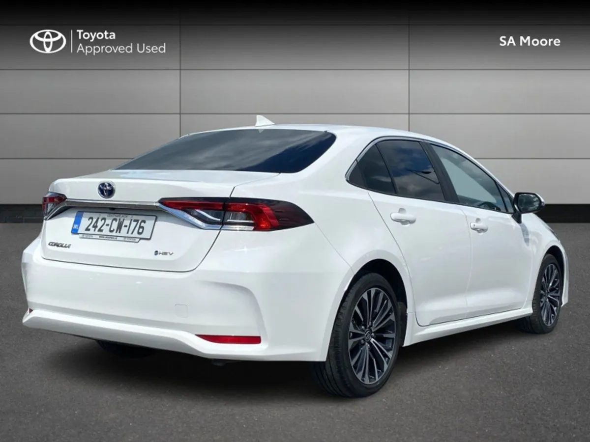 Toyota Corolla Luna Sport Saloon - Image 2