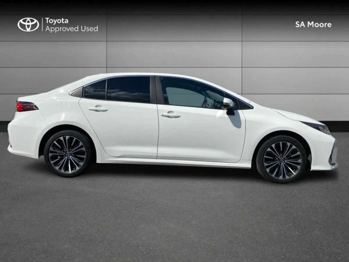 Toyota Corolla Luna Sport Saloon - Image 3
