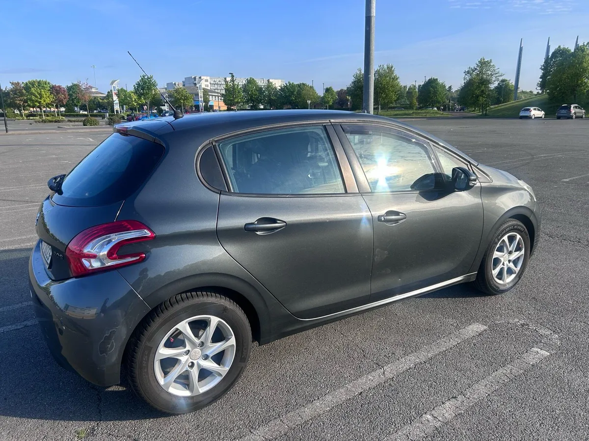 2013 Peugeot 208 Great Beginner Car - Image 3