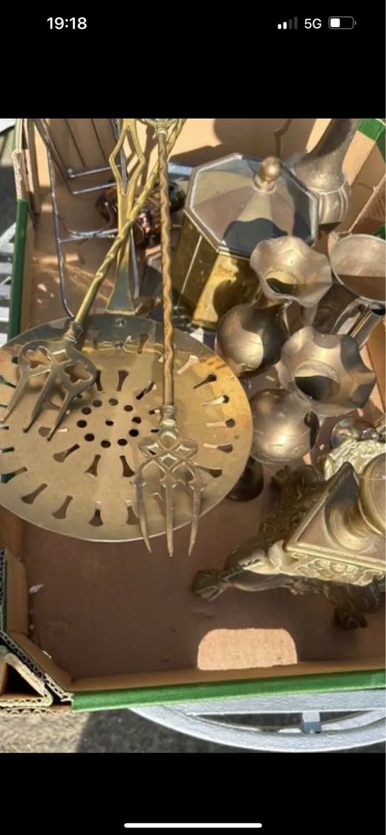 Large box of brass items - Image 1
