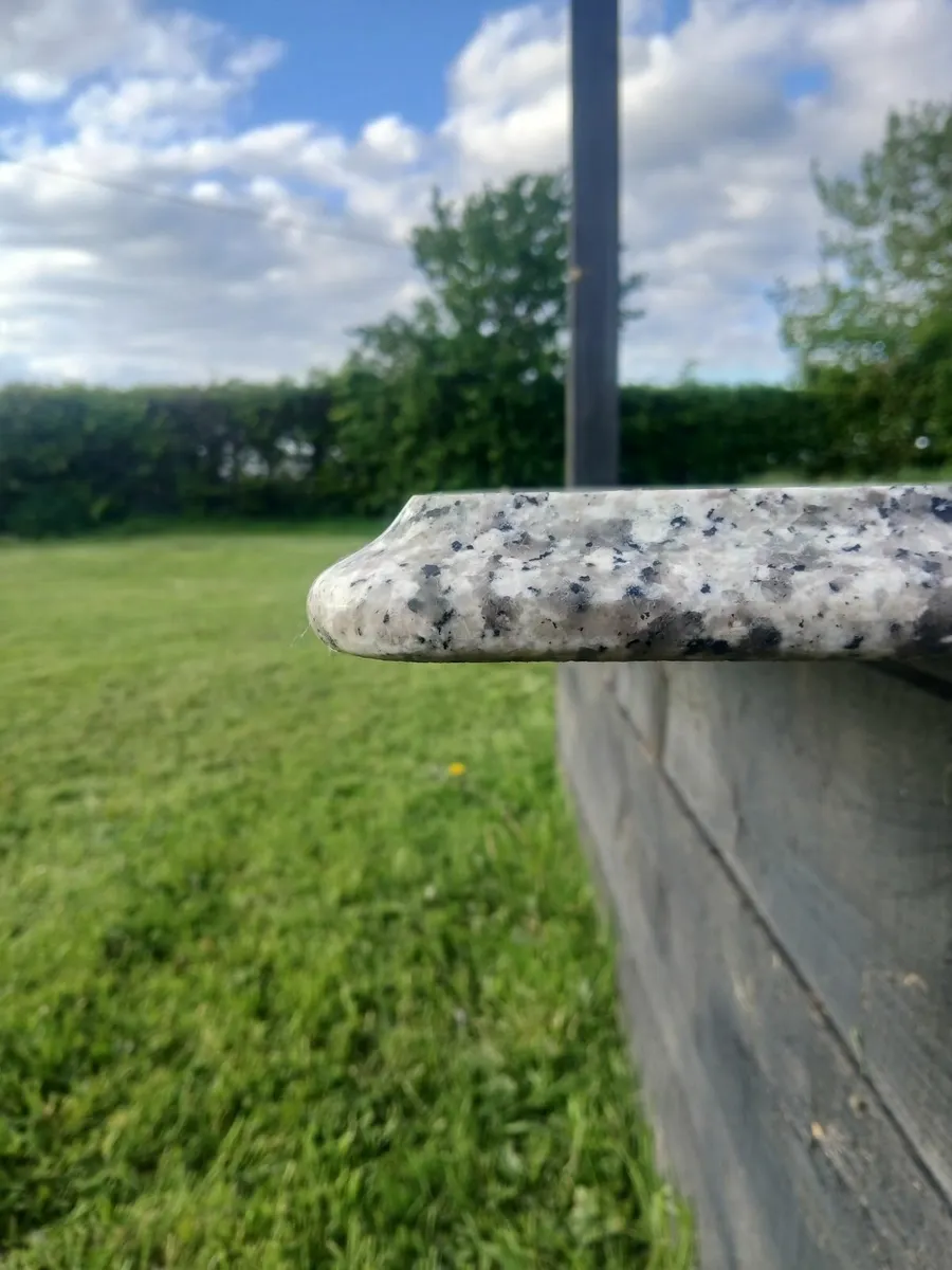 Granite countertop - Image 1