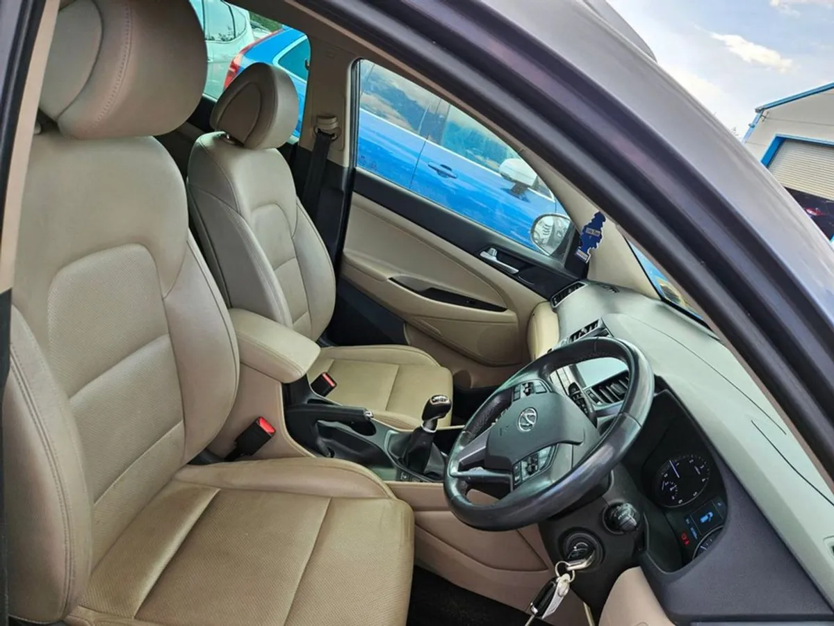 Hyundai Tucson Executive 5DR - Image 3