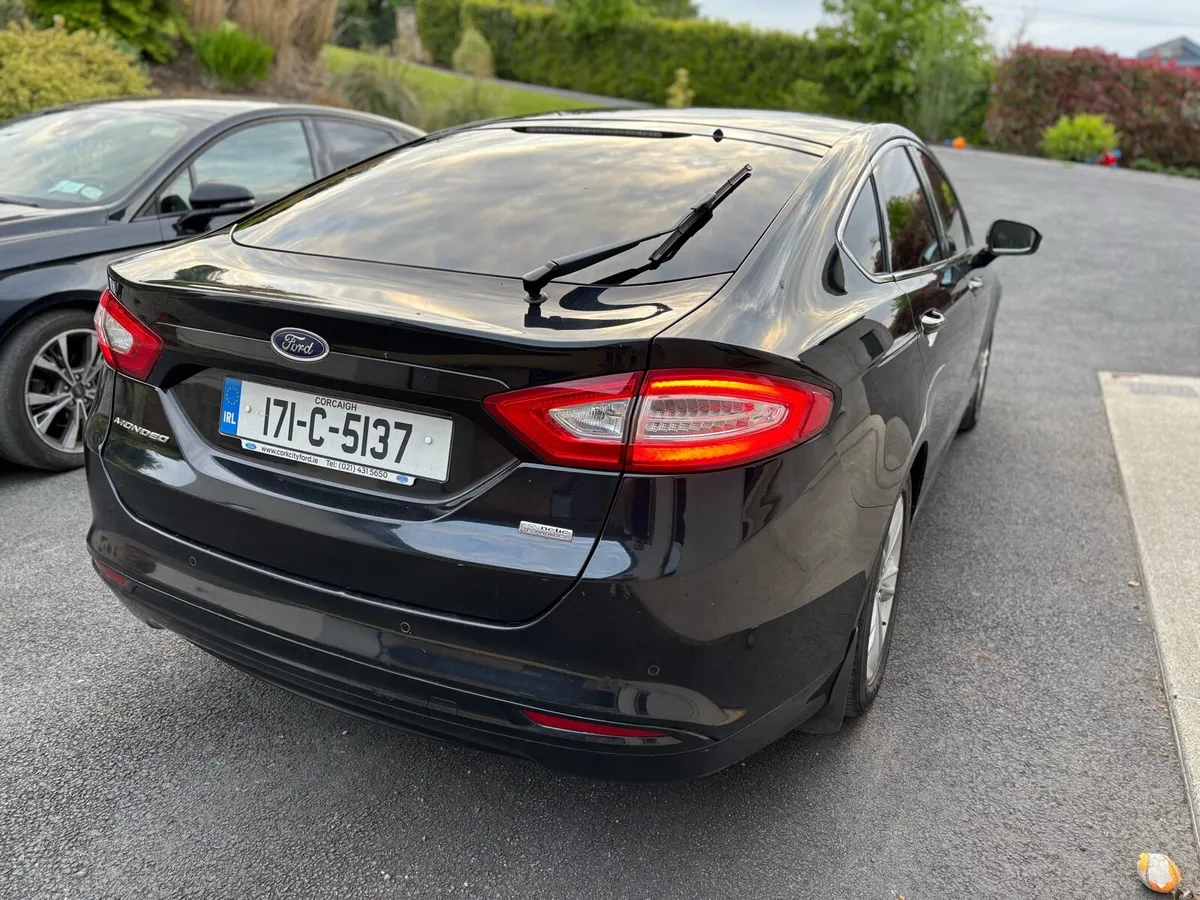 Ford Mondeo Titanium Luxury Spec (VERY LOW KMS) - Image 4