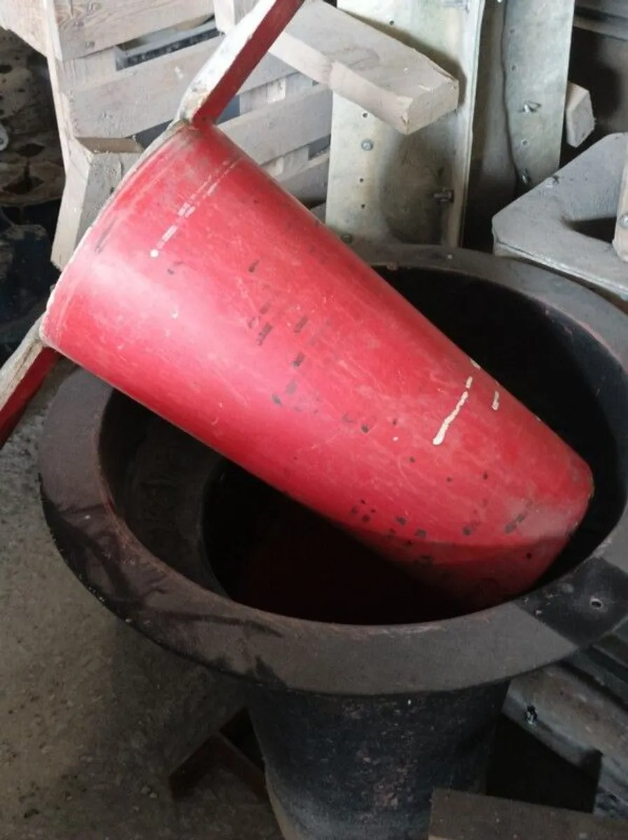 moulds - Image 3