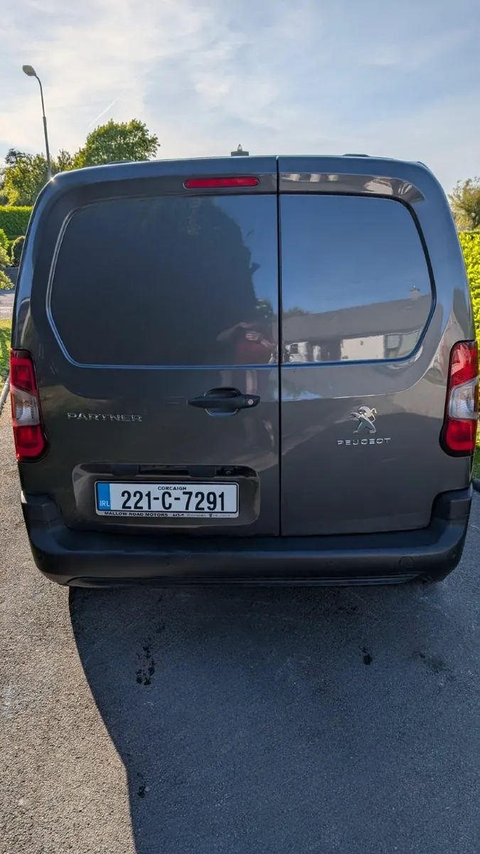 2022 Peugeot Partner Professional Plus (SWB) - Image 3