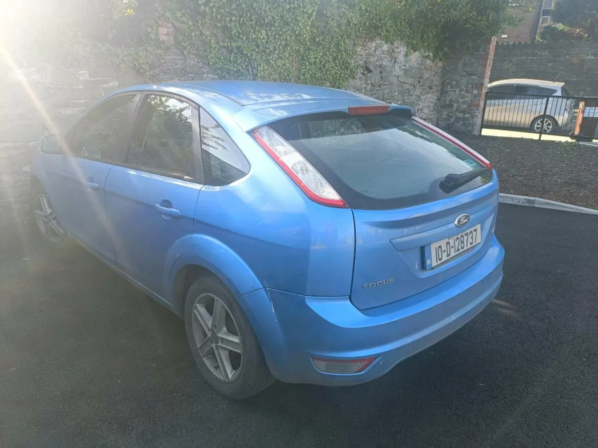2010 ford focus - Image 4