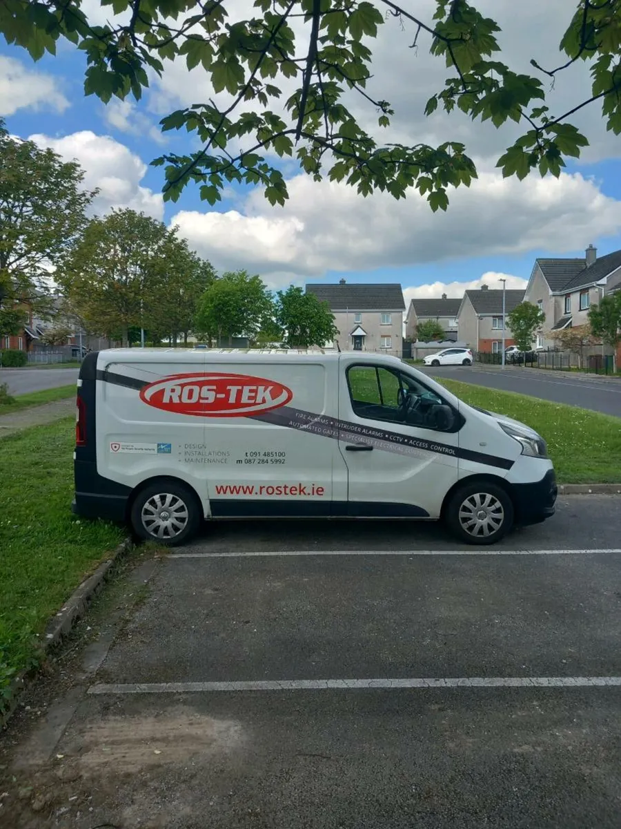 2015 RENAULT TRAFIC - Image 1