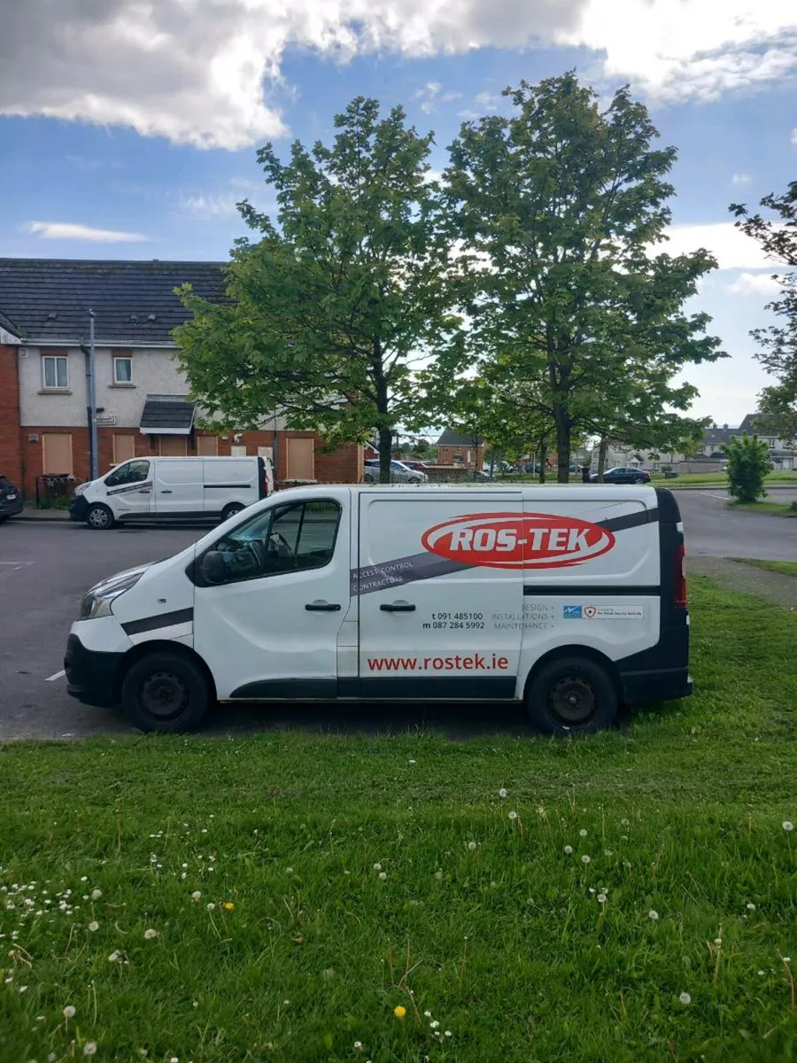2015 RENAULT TRAFIC - Image 3