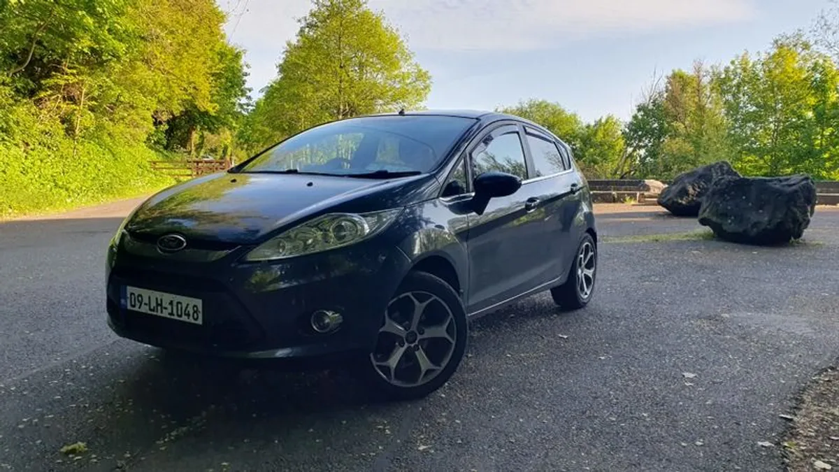 2009 Ford Fiesta - Image 1